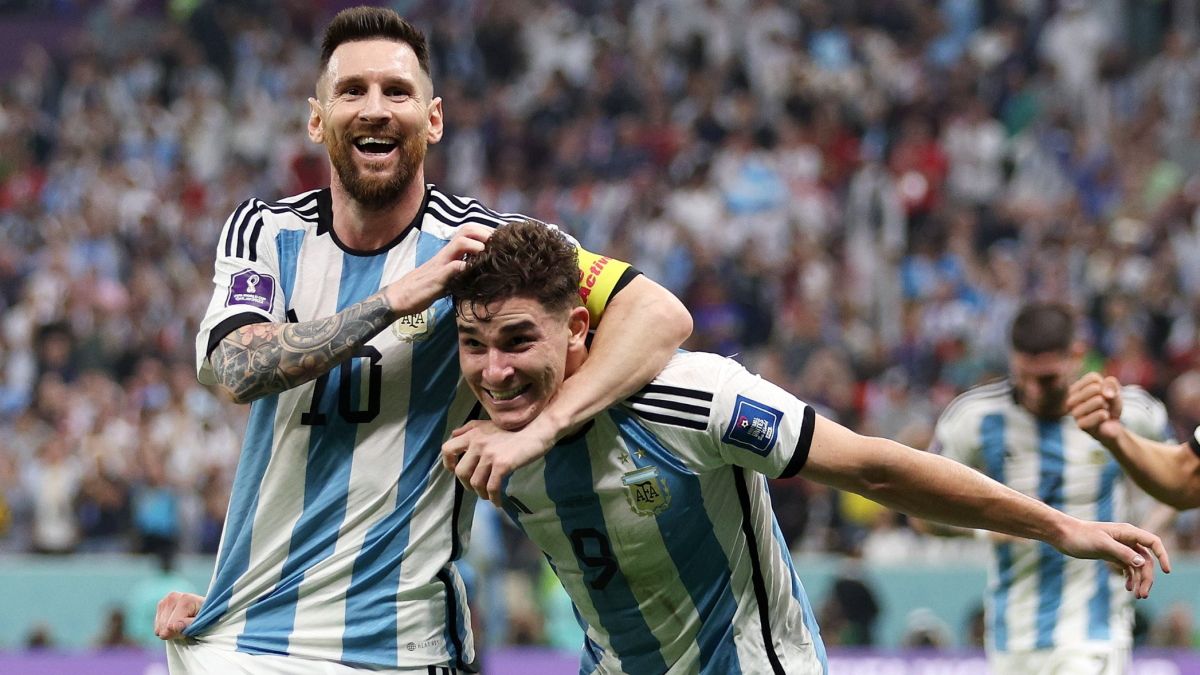 Lionel Messi y Julián Álvarez los goleadores de la Selección Argentina frente a Croacia (Foto: FIFA).