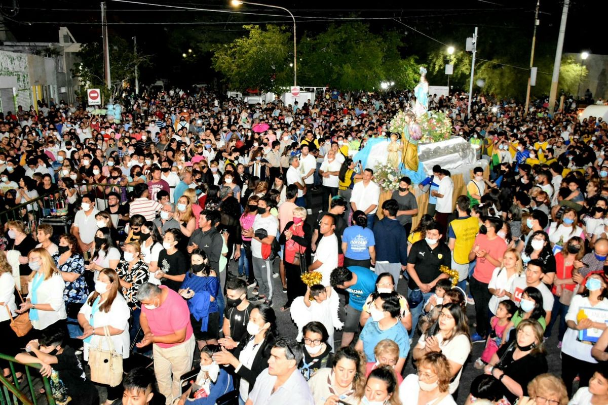 Una multitud participó de la procesión a la Inmaculada de Concepción