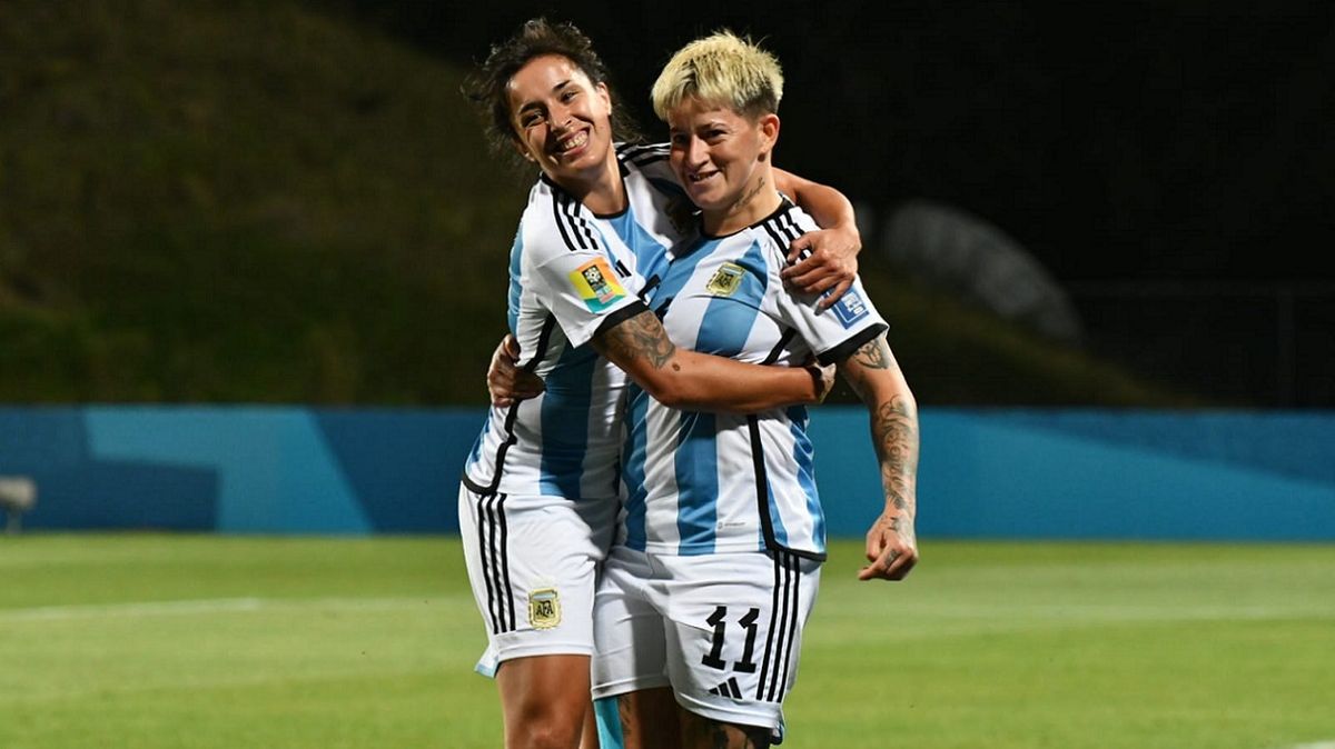 Argentina goleó a Chile en su primer amistoso del año