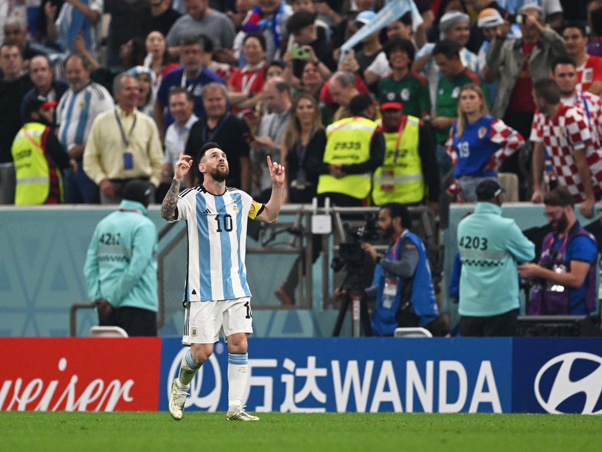 Messi festeja su gol de penal ante Croacia. Foto: Télam.