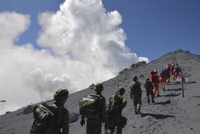 Por la erupción de un volcán japonés hubo 46 muertos