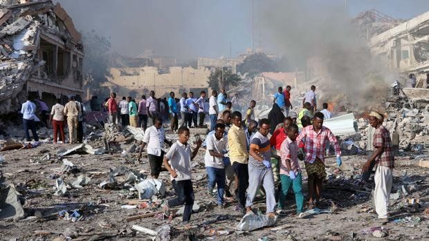 Impactante explosión de un camión bomba en Somalía que mató al menos a 30 personas