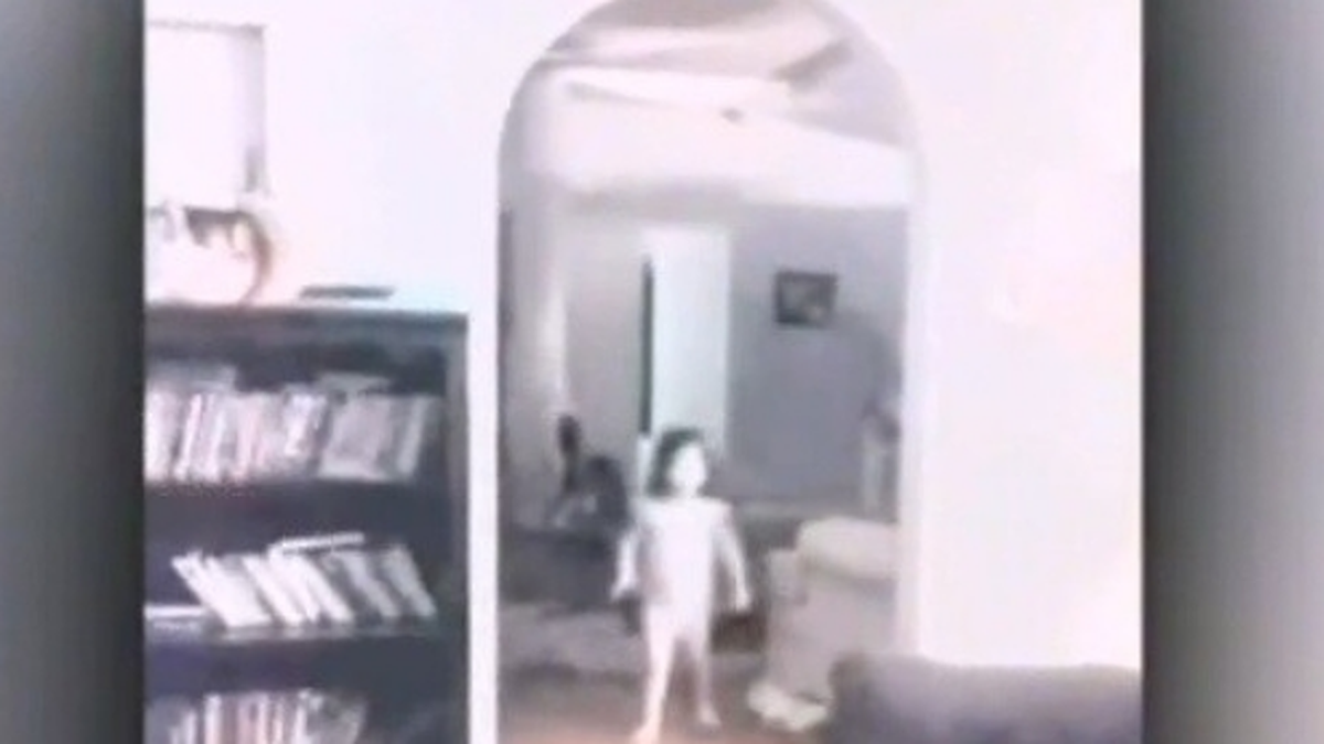 Video: Filmó al fantasma que hablaba con su hija