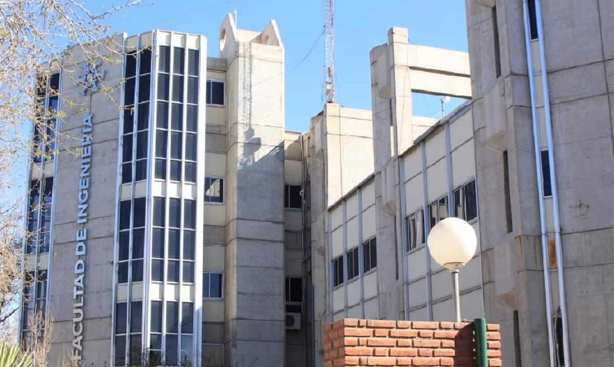 Ingeniería reprogramó la Noche de Puertas Abiertas por el alerta de viento Zonda Ingeniería reprogramó la Noche de Puertas Abiertas por el alerta de viento Zonda