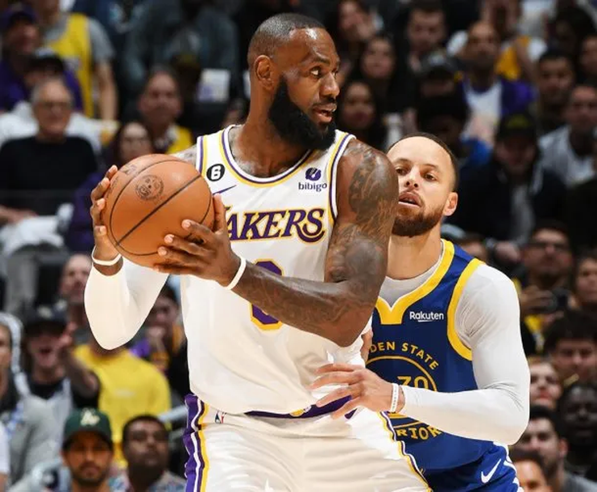 Paliza de Los Angeles Lakers a Golden State Warriors para adelantarse en la serie