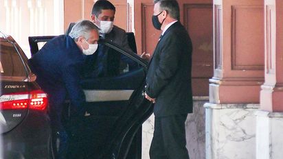 Alberto Fernández arribando a Casa Rosada.