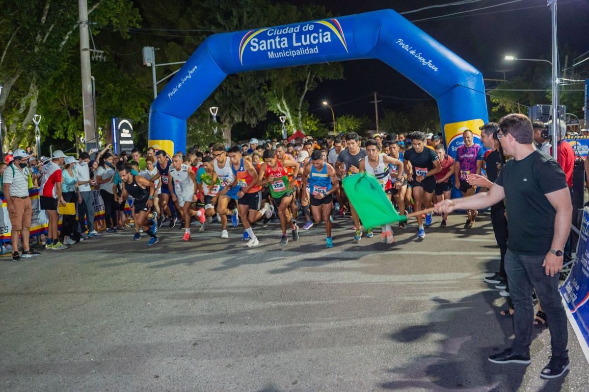 Maratón nocturna en Santa Lucía por su cumpleaños