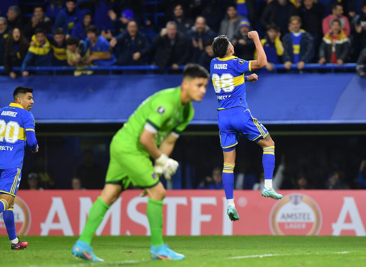 Boca goleó y terminó primero en el Grupo F