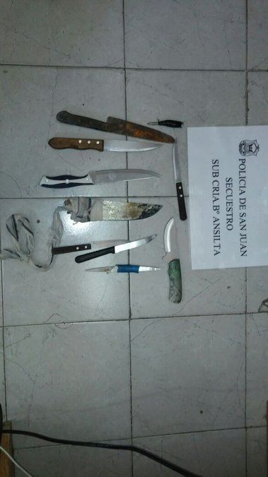 Hallaron cuchillos utilizados por una familia que protagonizó una pelea con sus vecinos