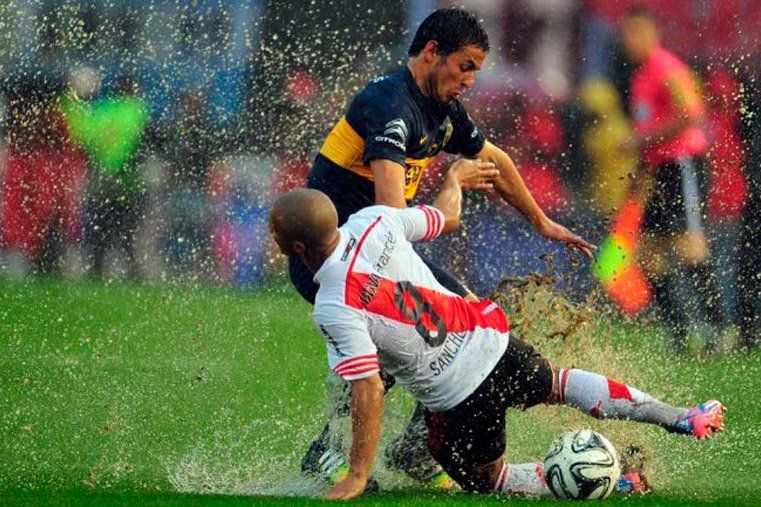 River empató con Boca, con el último aliento, en un partido trabado por la lluvia