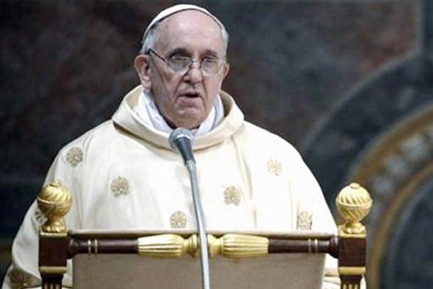 El papa celebra la Misa Crismal y lavará los pies en un penal de menores