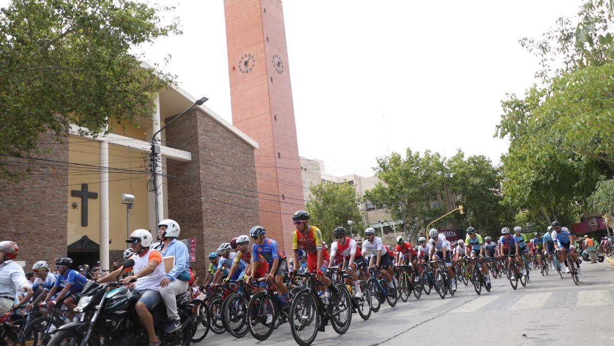 La primera etapa del Giro del Sol fue para Emiliano Ibarra. Foto: Secretaría de Estado de Deportes.