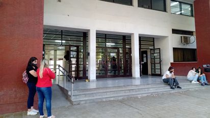 El edificio de las escuelas Comercio e Industrial fue donde se realizó la toma de exámenes.