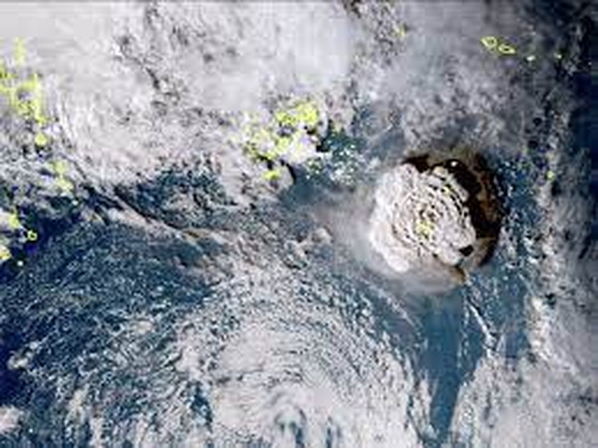 Así se vio la erupción del volcán Tonga desde el espacio
