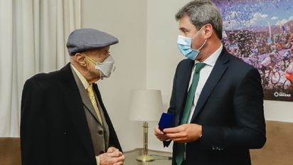 Uñac distinguió al presidente de la Fundación Banco San Juan 