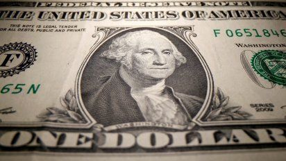 El dólar cerró en alza a $94,23 y el CCL cayó casi 3%