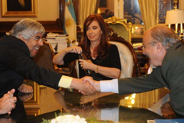 CFK recibe a la cúpula de la CGT para negociar el impuesto a las ganancias