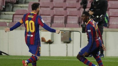 Con gol de Dembelé, el Barcelona derrotó al Valladolid y quedó a uno del equipo del Cholo.