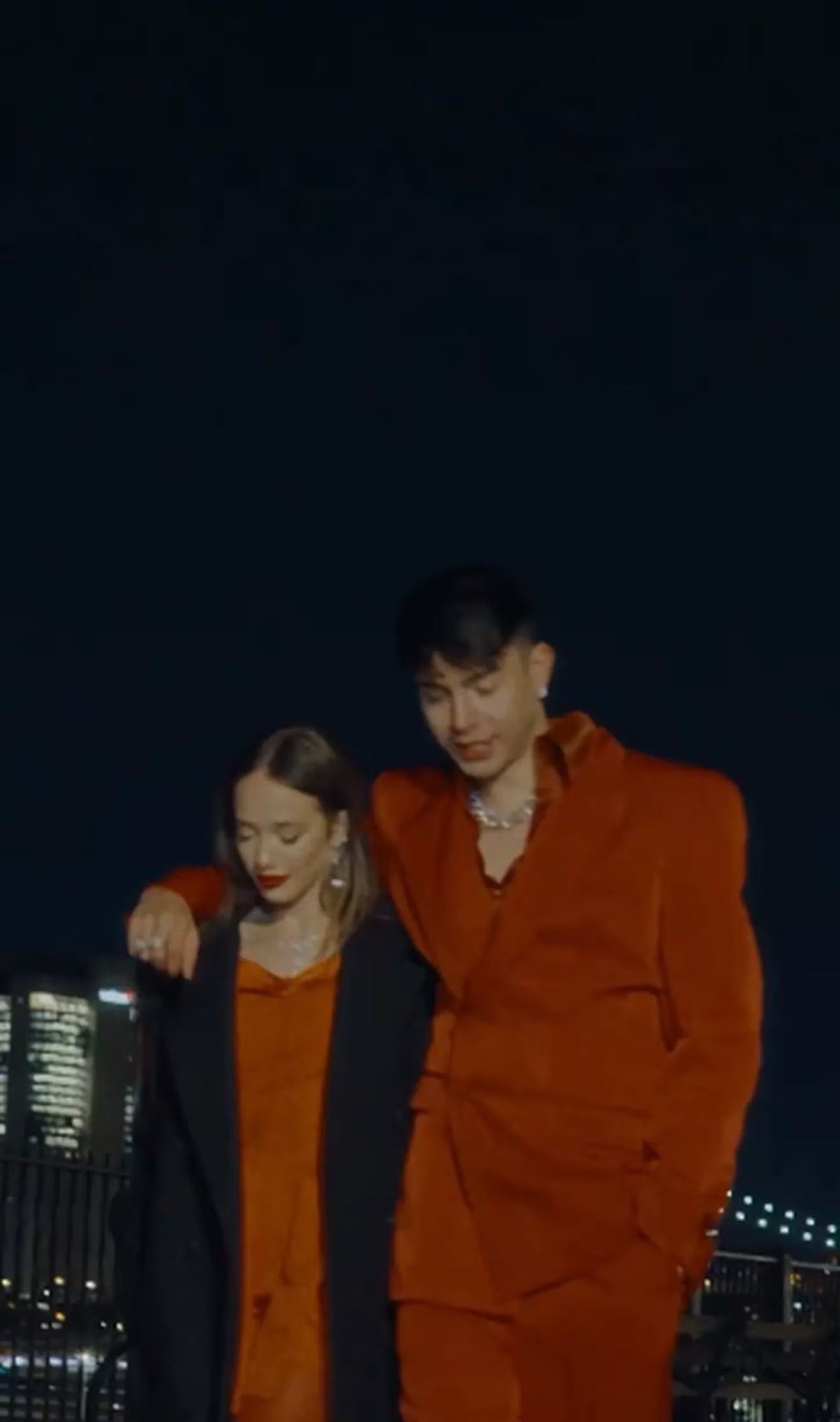 Ángela Torres y Rusherking oficializaron su romance en el show de Luis Miguel