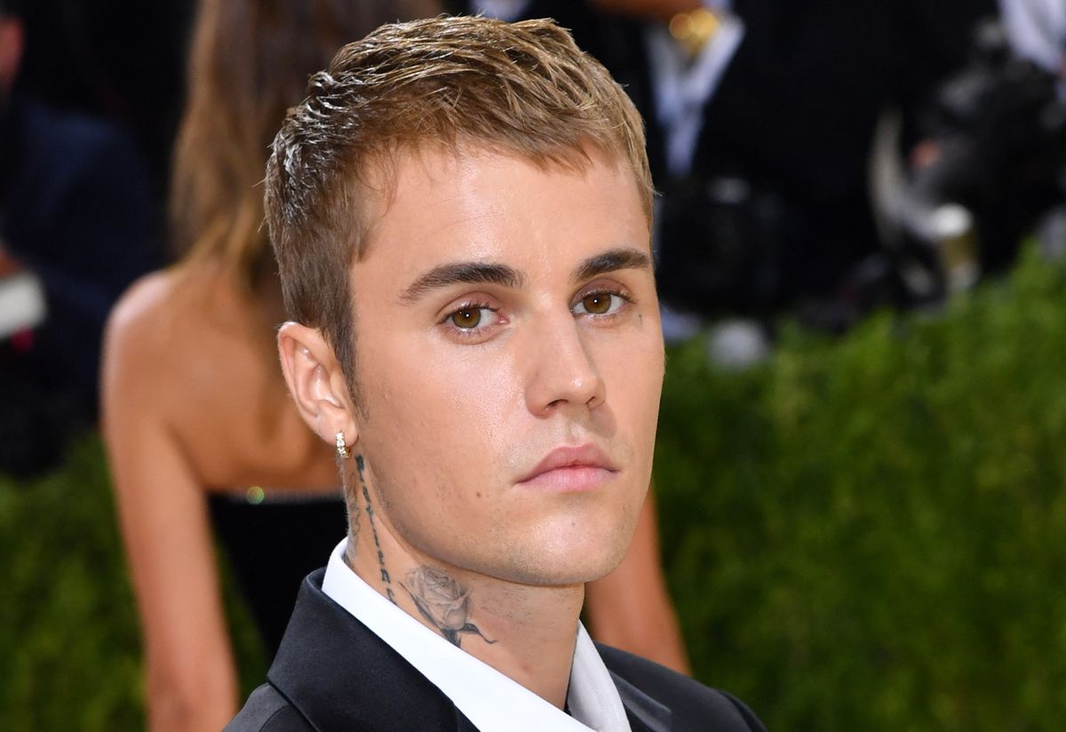 Con media cara paralizada por un virus, Justin Bieber canceló varios shows
