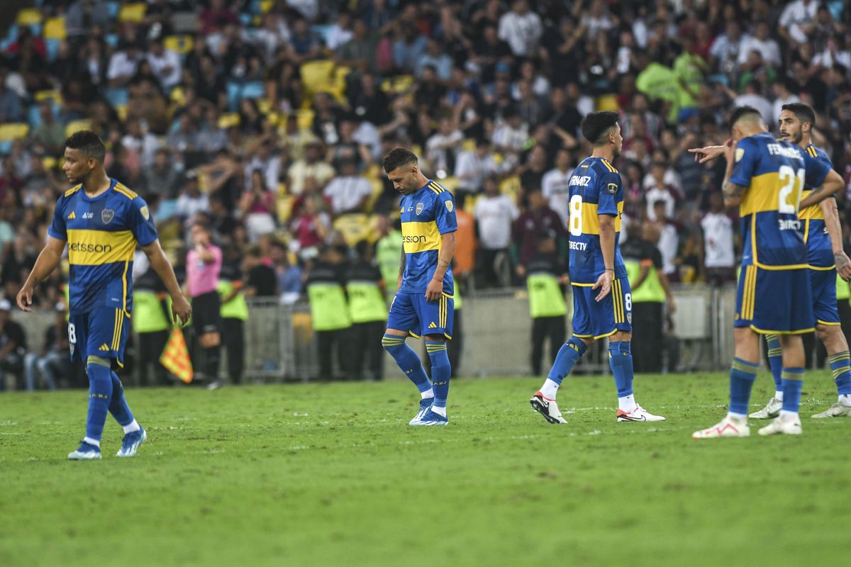 El plantel de Boca regresó Argentina tras perder la final con Fluminense