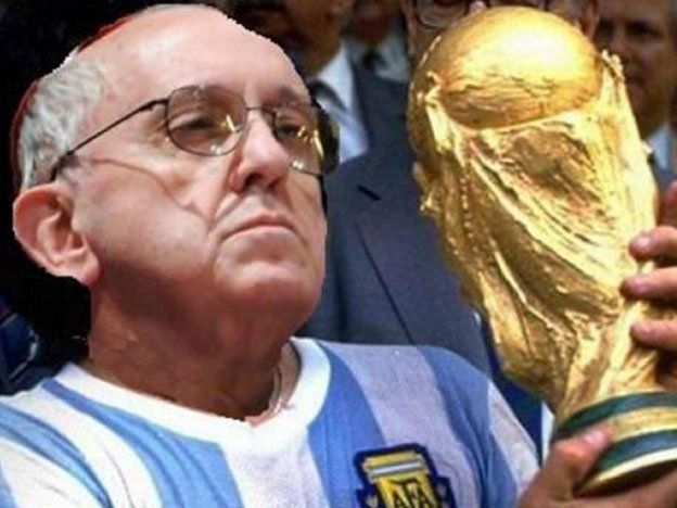 Los afiches futboleros de Bergoglio en las redes sociales