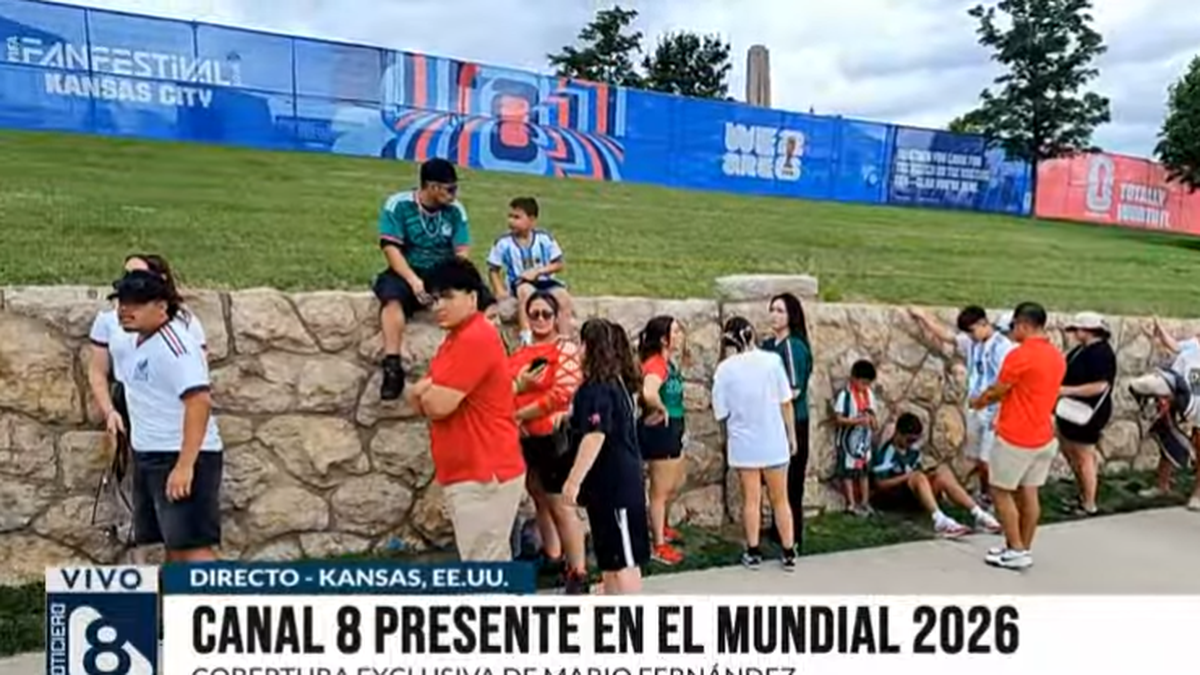 Color y expectativa en el Fan Fest de Kansas City antes del debut de México