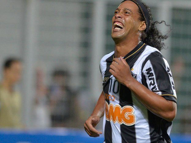 Es cosa seria: Ronaldinho pasó por el quirófano para arreglar su sonrisa