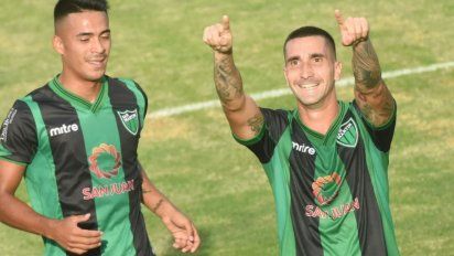 Pablo Ruíz festeja el gol que abrió el camino de San Martín en la Primera Nacional. Foto: Adrián Carrizo. 