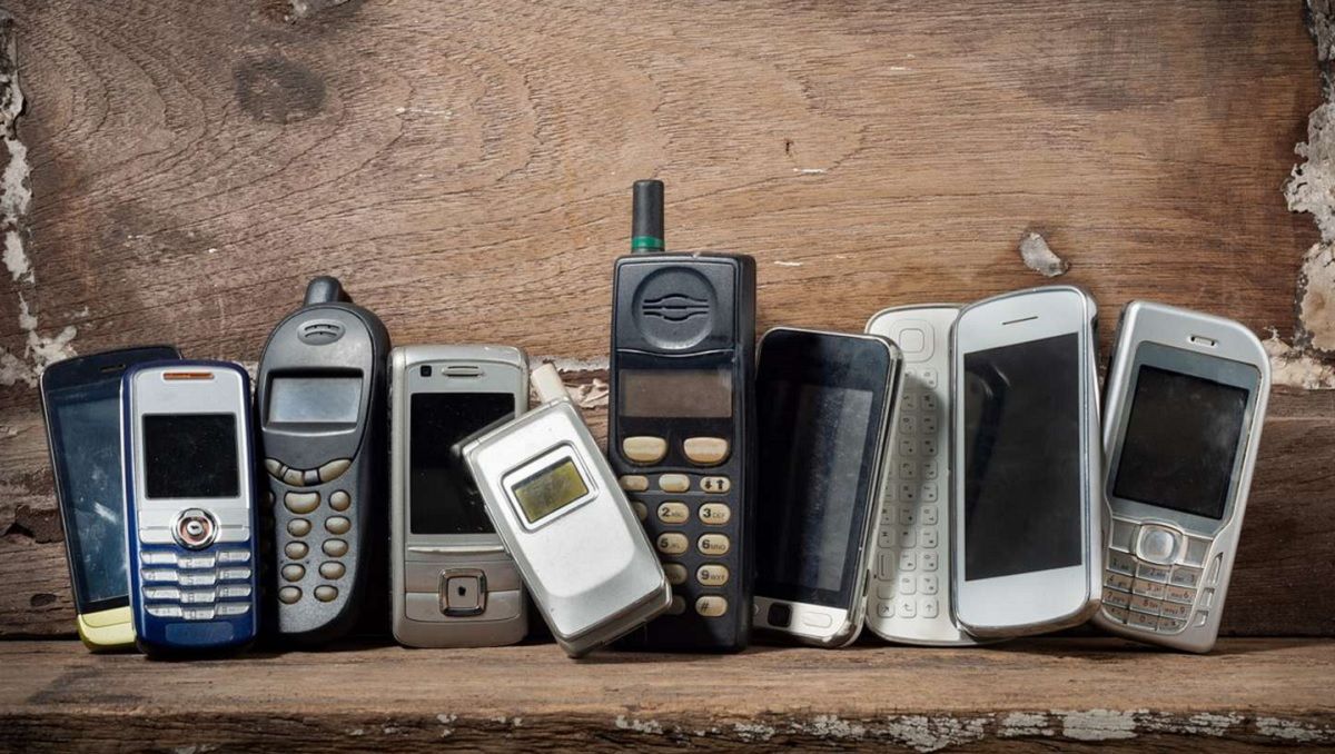 Abre un museo con más de 2.000 celulares vintage