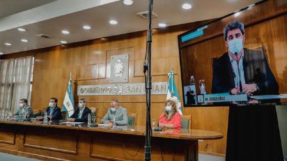 El gobernador de la provincia brindando detalles de la primera entrega a municipios.