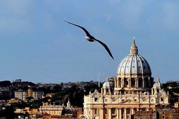 Los cardenales, ya en el Vaticano, se preparan para el inicio del Cónclave