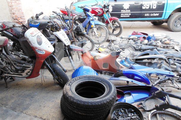 Desbarataron un desarmadero de motos en barrio Santa Rosa de Lima