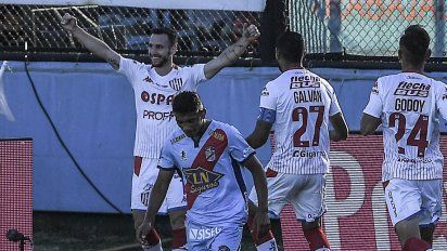 Unión se hizo fuerte en Sarandí y derrotó a Arsenal. 