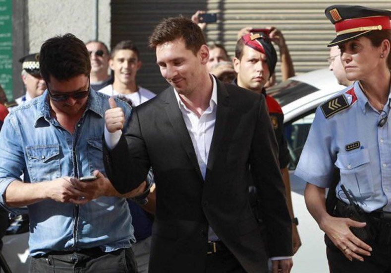 Ex asesores de Messi intentaron desligarlo en el primer día del juicio