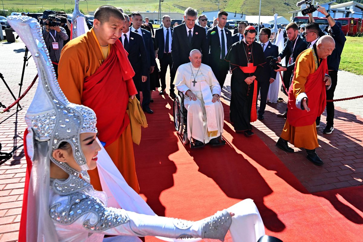 Francisco llamó a las religiones a rechazar la violencia desde Mongolia