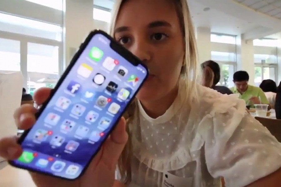 Hizo un video para mostrar el nuevo iPhone X y echaron a su papá de Apple