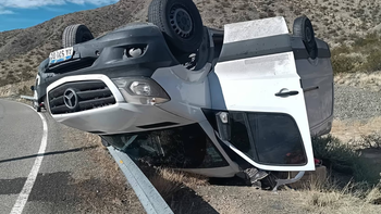 Vuelco de una combi en la Quebrada de las Burras: el chofer fue hospitalizado