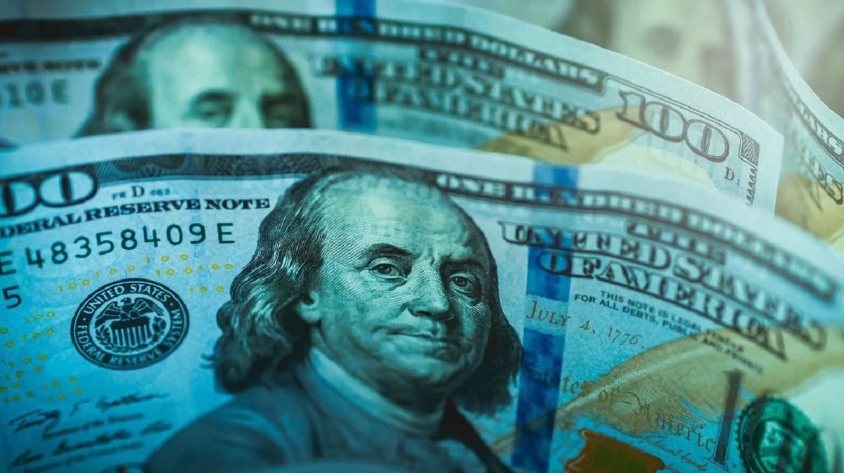 El dólar blue cerró sin cambios y en la semana cayó $7