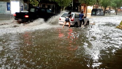 Este martes una fuerte tormenta azotó al Gran San Juan.