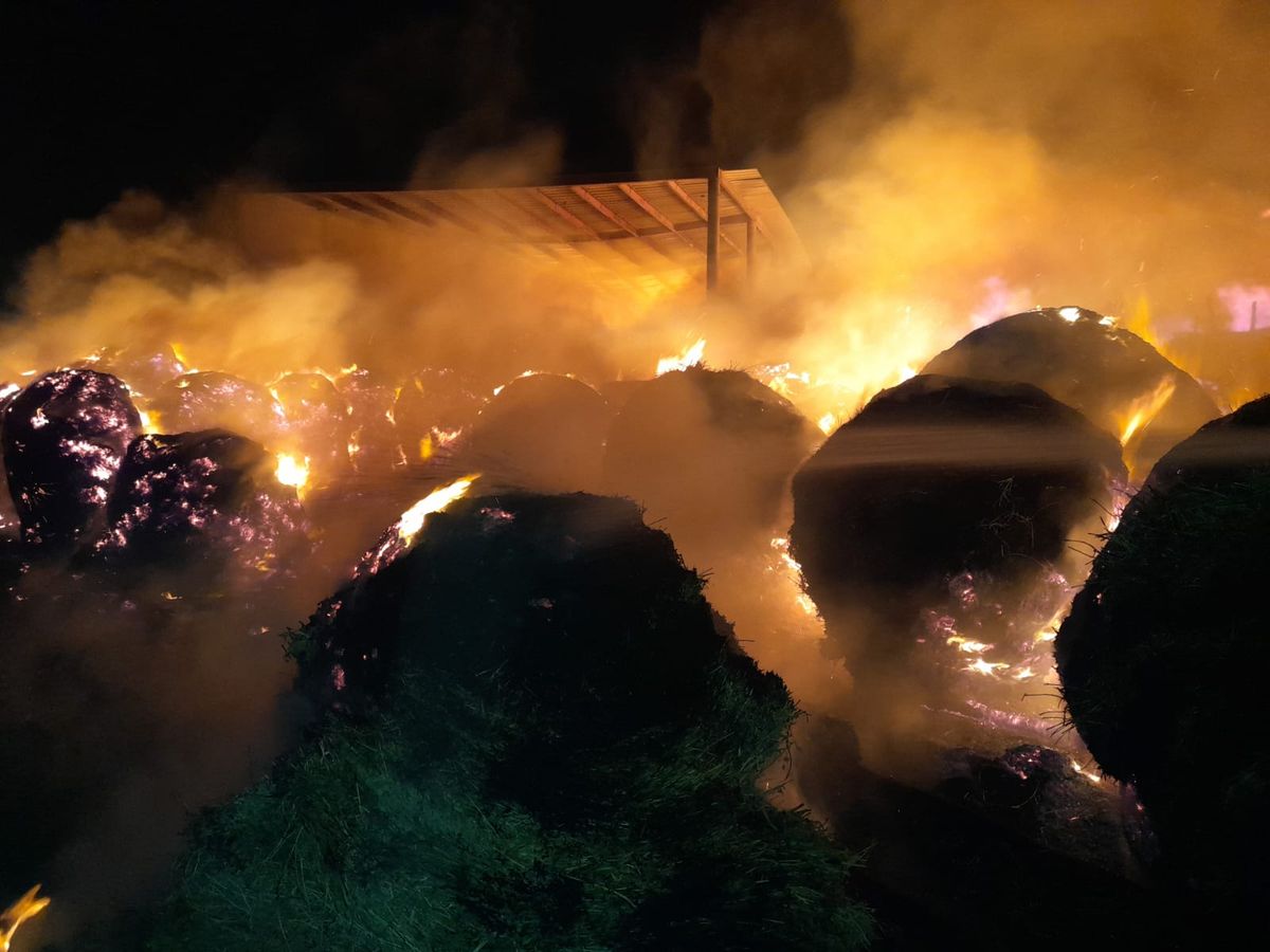 Tensión: ardió un depósito y el fuego amenazó con quemar una casa