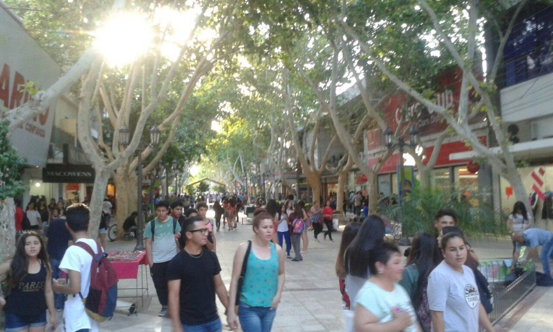 Gran cantidad de gente llegó hasta el comercio para aprovechas las ofertas sanjuaninas